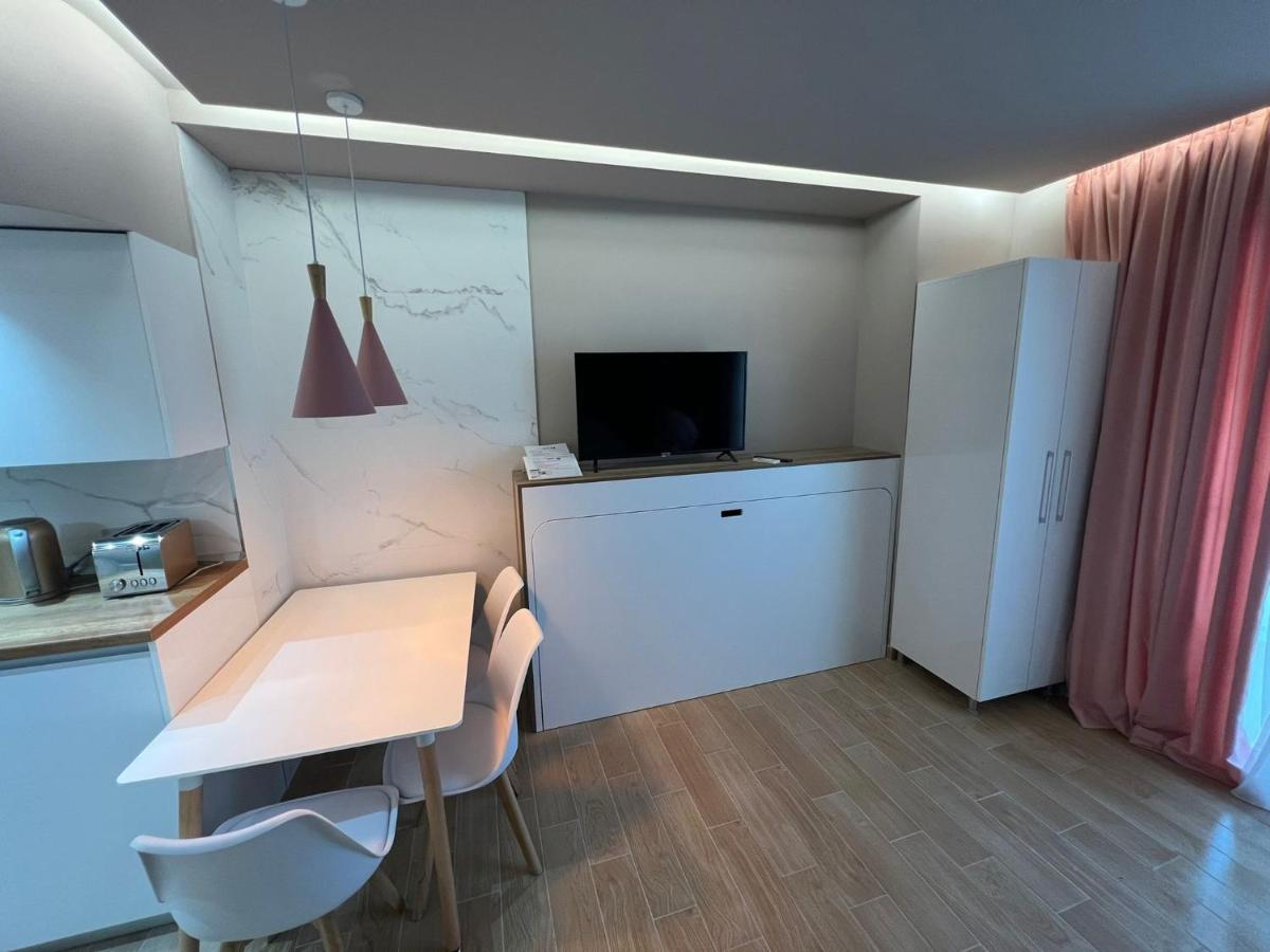 The Wish House Apartment โกเลม ภายนอก รูปภาพ